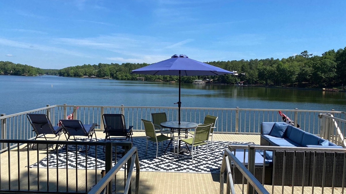Wedowee House | 6 BR Charming Waterfront Spacious Lakehouse with Private Double-decker Dock