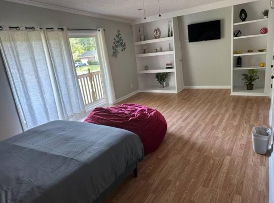 Greenville House | 6 BR Home near Football Stadium!