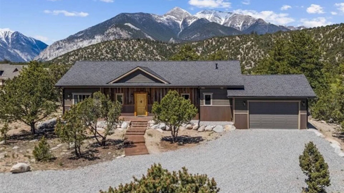 Nathrop House | 6 Free Hot Springs Passes &Views