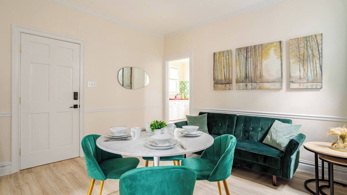 Hackensack River Waterfront Bed & Breakfast | 6-Guest Pet-Friendly Home, 4Min Walk to NYC Train