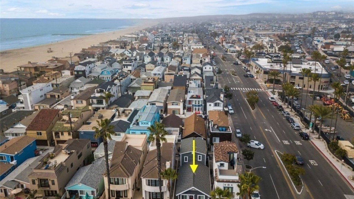 West Newport Apartment | 6 Houses from the Beach; It’s all about the location; "Beaching It"