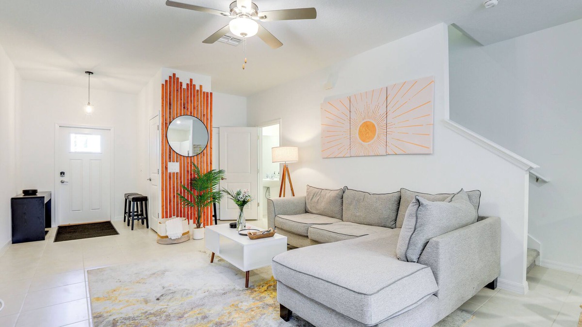 Ruskin House | 6 Mi to Apollo Beach: Townhome w/Pool Access!