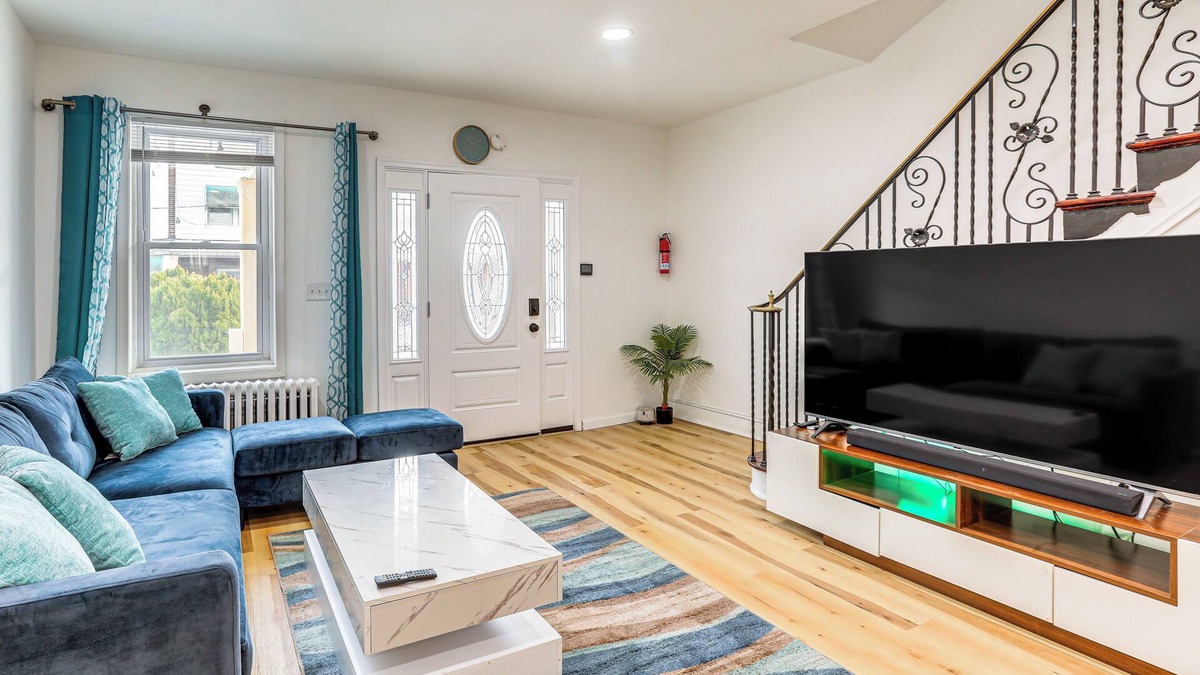 Primos Secane House | 6 Mi to Eagles Games: Stylish Philly Townhome!
