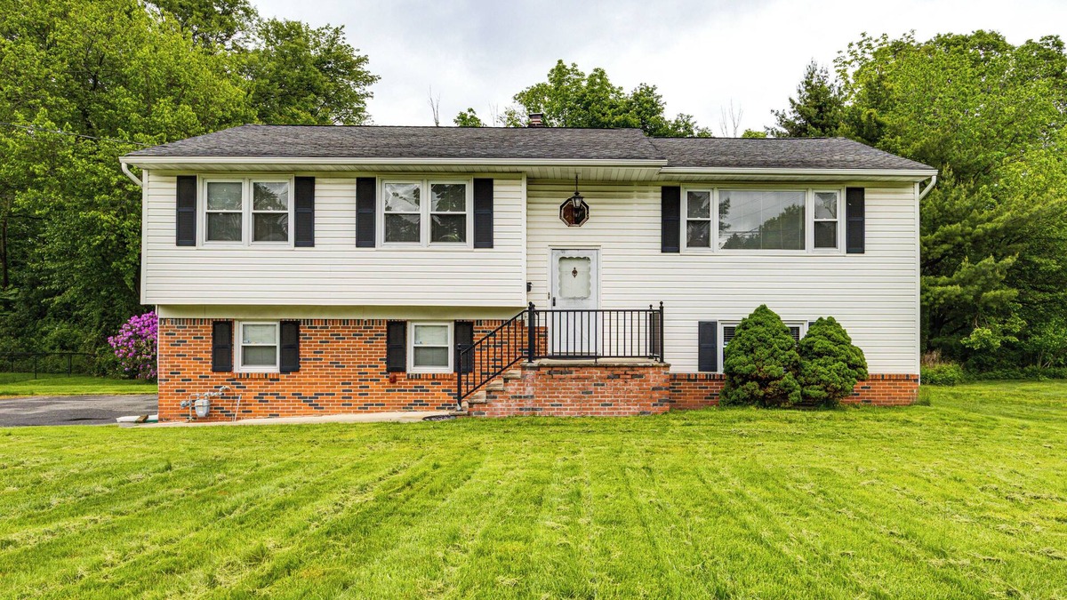 Parsippany House | 6 Mi to Frelinghuysen Arboretum: Parsippany Home