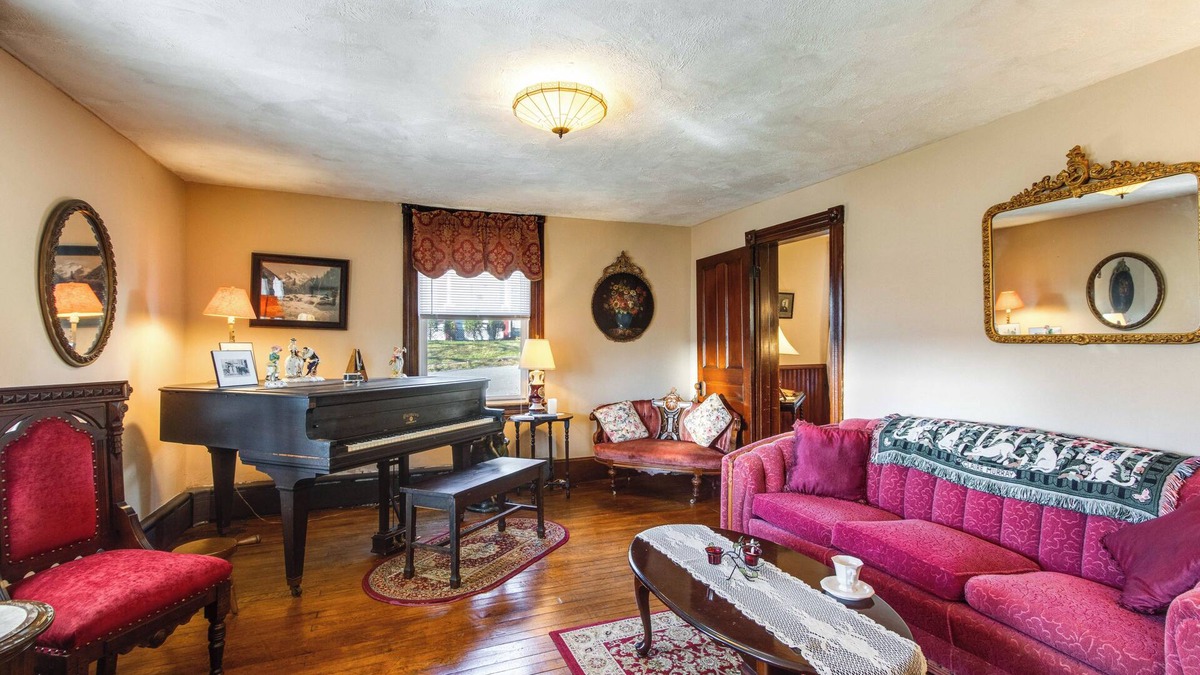 White Haven House | 6 Mi to Hickory Run Park: Victorian Home w/Porch