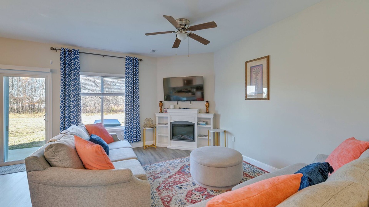 Harrisburg House | 6 Mi to PNC Music Pavilion: Concord Townhome