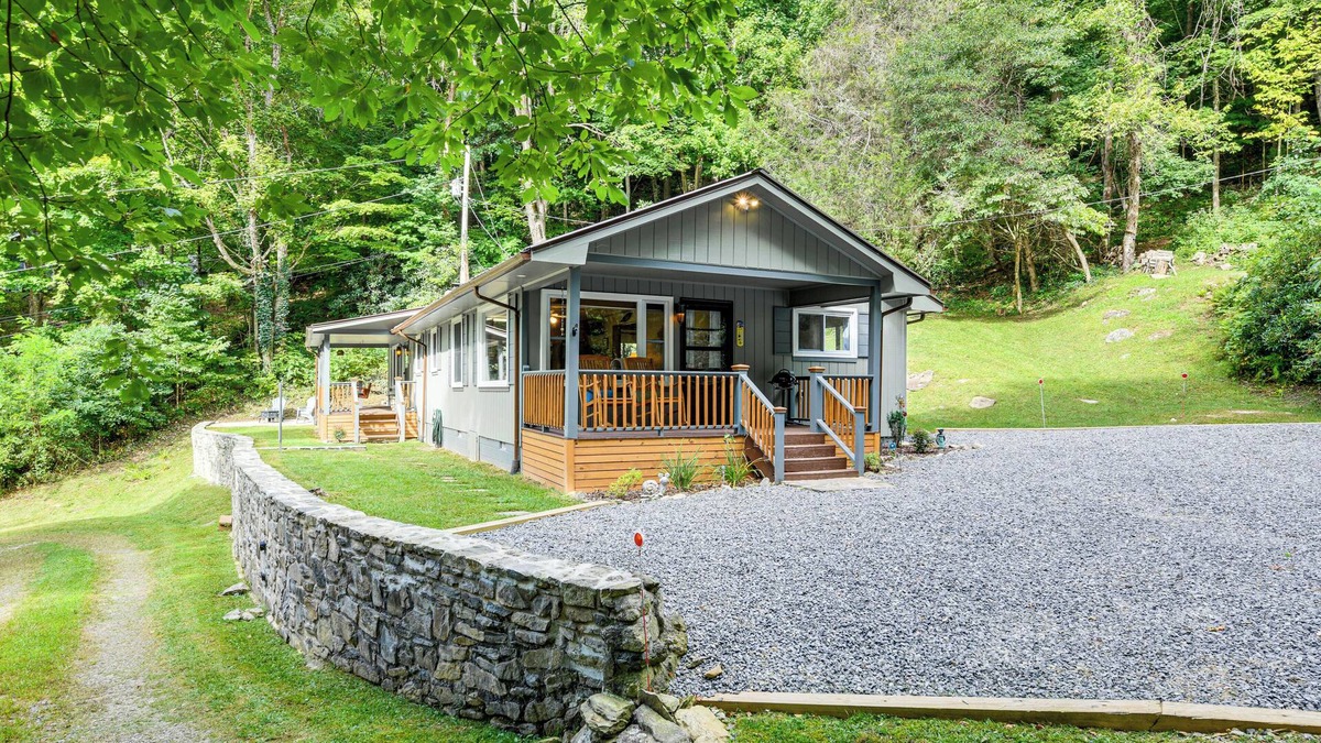 Maggie Valley Cottage | 6 Mi to Waterrock Knob: 'Serenity Cottage'