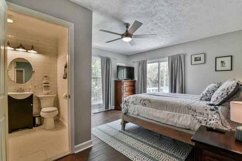 Oakley House | 6 miles to downtown Asheville. Sleeps 5.