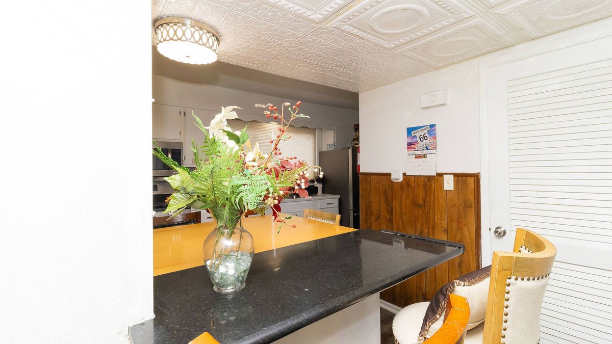 North Chicago House | 6 Min to Naval Station Great Lakes,Six Flags, RFU Medical Center,FHCC,Commissary