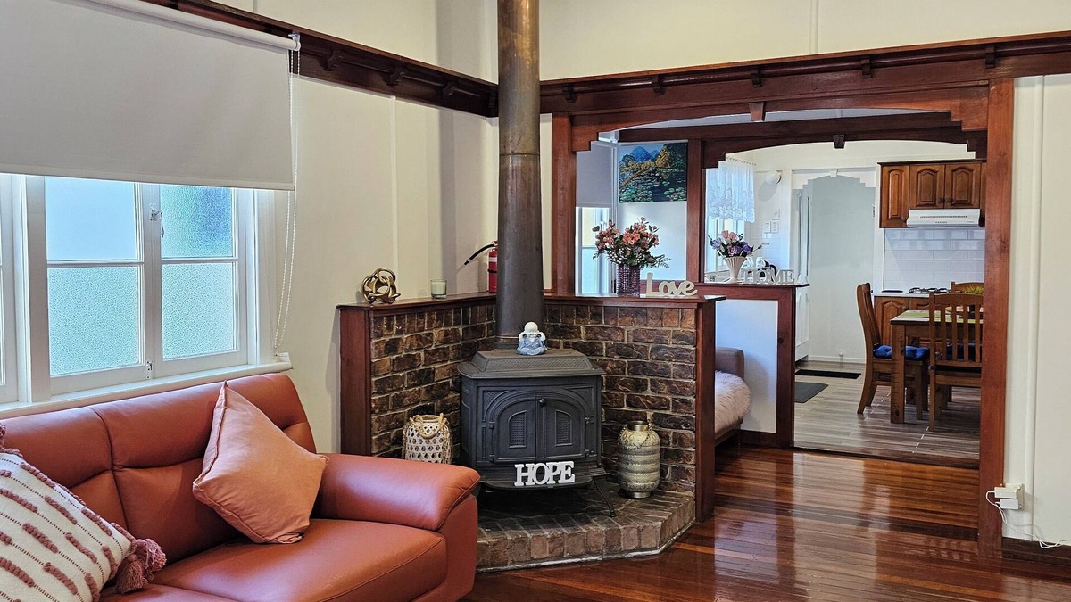 Woolloongabba House | 6 Mins to Brisbane City–Stylish Retreat