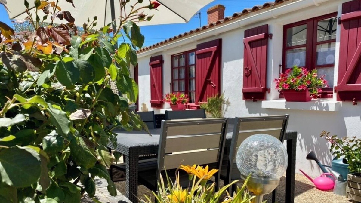 Angles House | 6 minutes from the beach, for this charming farmhouse of 50m2 with enclosed garden