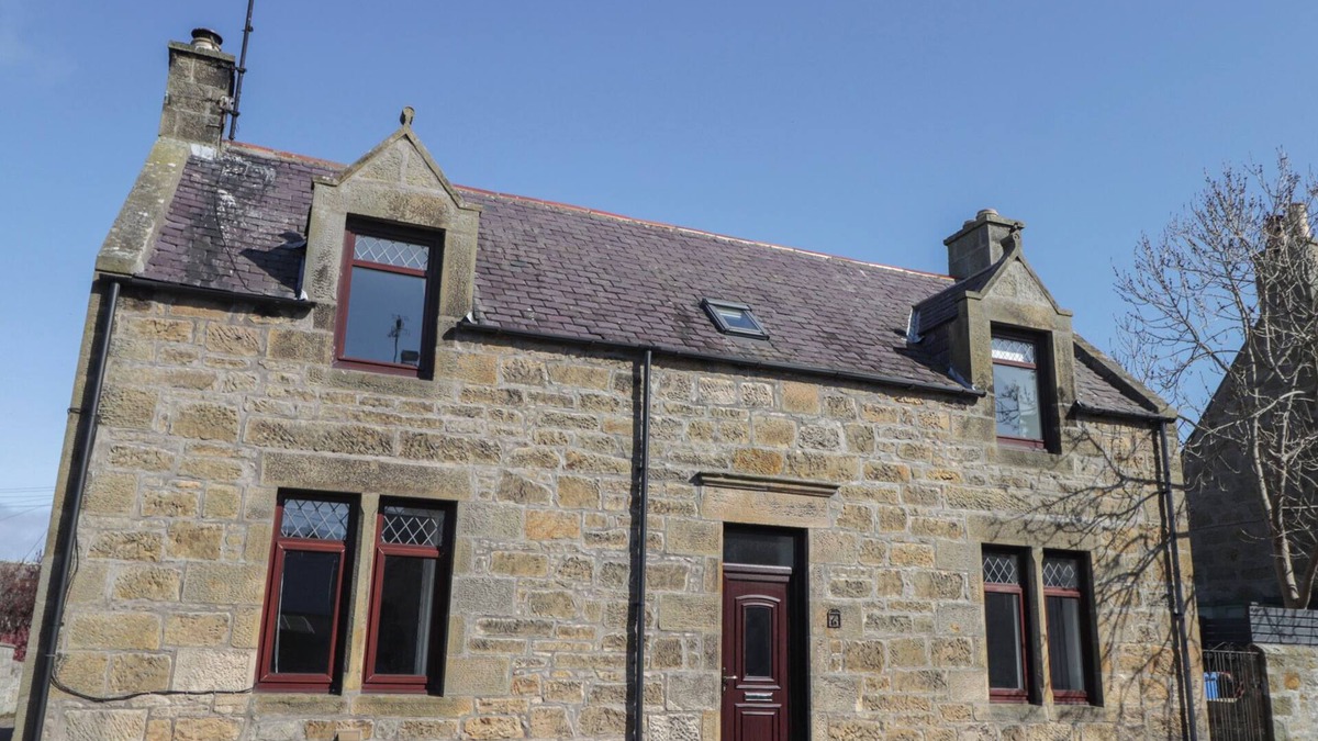 Hopeman Cottage | 6 NEW STREET, pet friendly, country holiday cottage in Hopeman