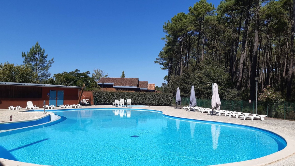Bias Ski Chalet | 6-person air-conditioned chalet - Village les Pins' d'Or - 5 minutes from Mimizan