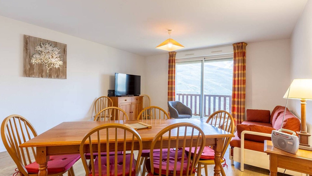 Loudervielle Apartment | 6-Person Apartment Peyragudes with Pool, Pets Allowed, Parking