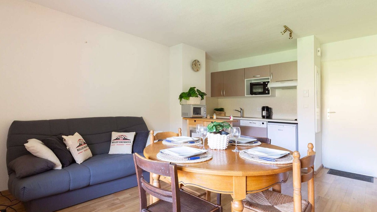 Bourisp Apartment | 6-person duplex in Bourisp with balcony, private parking & ski locker