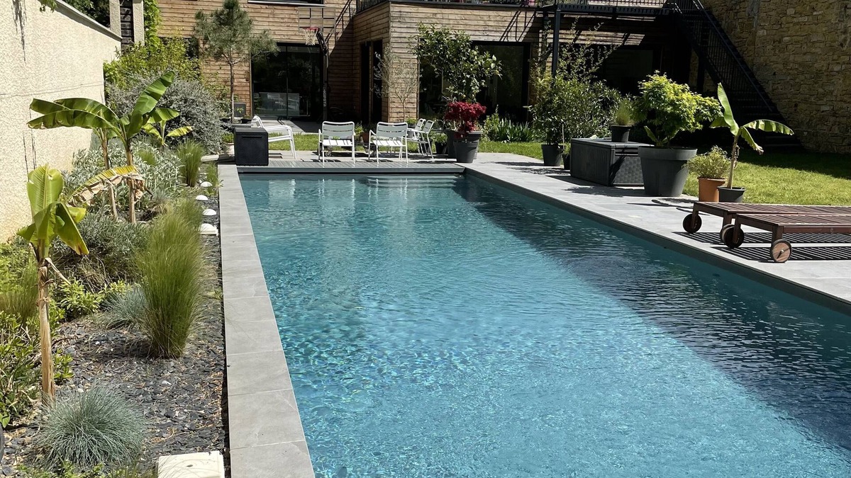 Saint-Cyr-au-Mont-d'Or Apartment | 6-person air-conditioned gîte: terrace, garden, heated swimming pool 10 km from Lyon