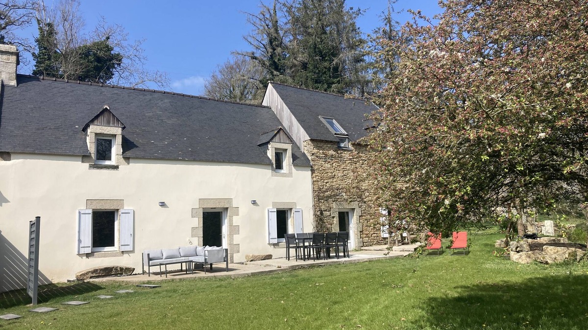 Plovan House | 6-PERSON GITE IN RENOVATED MILL 3KMS FROM THE SEA