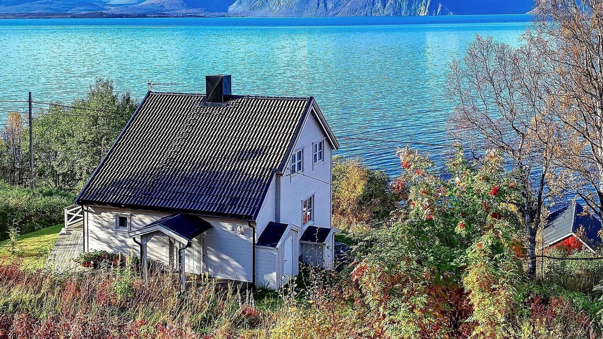 Lyngen House | 6 person holiday home in Olderdalen