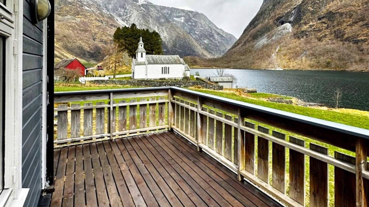 Sjernaoy House | 6 person holiday home in Gudvangen