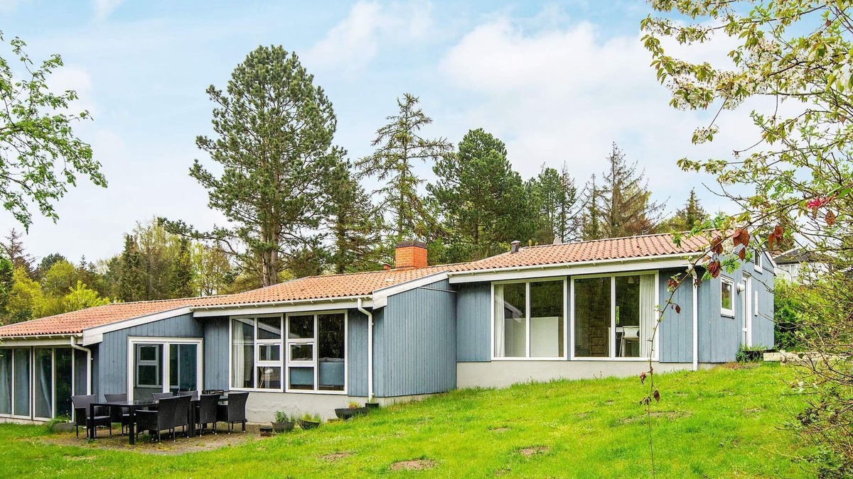 Skødshoved Strand House | 6 person holiday home in Knebel