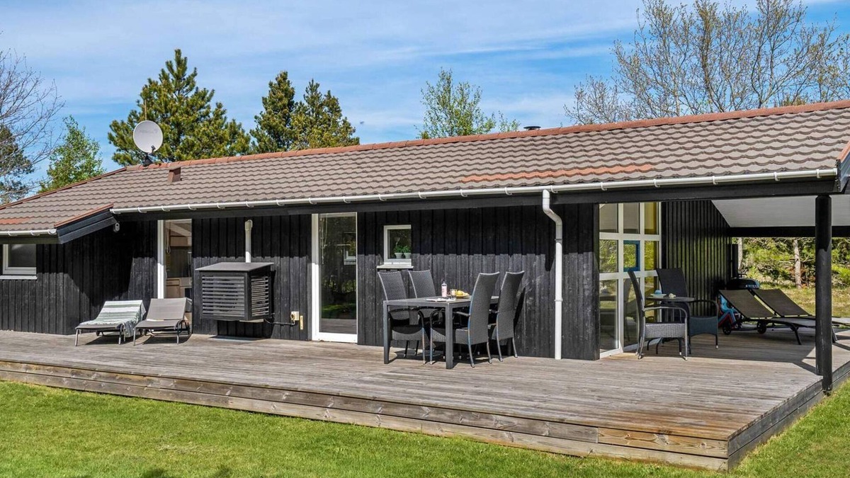 Bratten Strand House | 6 person holiday home in Jerup-By Traum