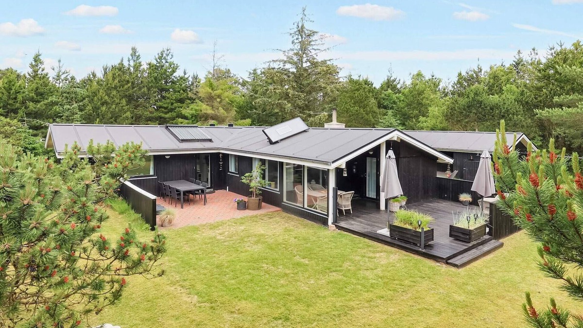 Bratten Strand House | 6 person holiday home in Jerup-By Traum