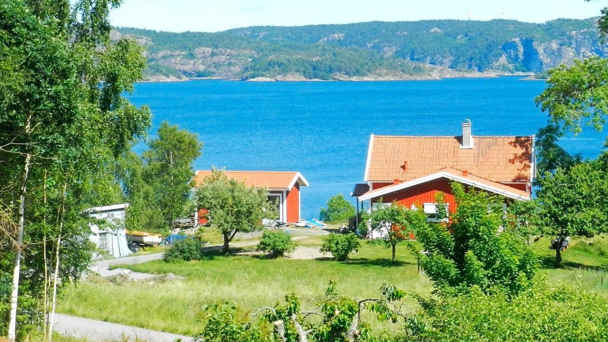Brastad House | 6 person holiday home in BRASTAD
