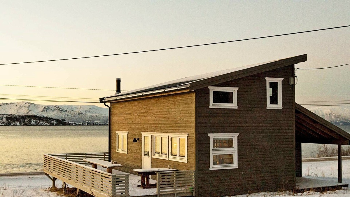 Lyngen House | 6 person holiday home in Nord-Lenangen