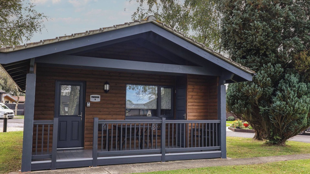 Combpyne Cottage | 6 PINEWOOD RETREAT, family friendly, with pool in Lyme Regis