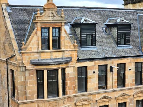 Paisley Apartment | 6 Smithhills - Sleeps 3 Central Excellent Transport Links Glasgow & Airport