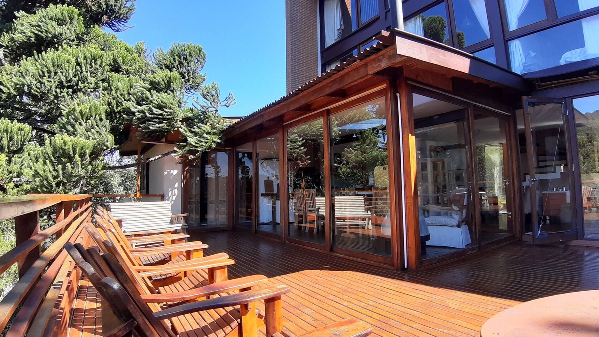 Loteamento Jardim Veu da Noiva House | 6-suite house in gated community in Campos do Jordão, w/sauna, pool and ofuro. Up to 12