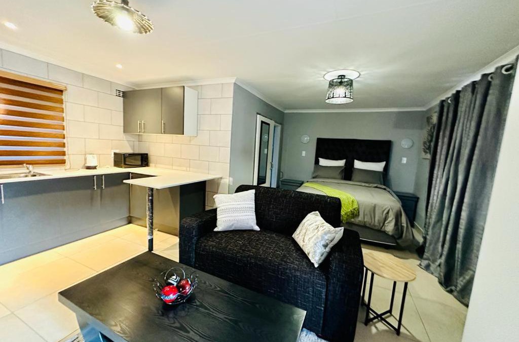 Bezuidenhout Valley Apartment | 6 the Curve Unit 12