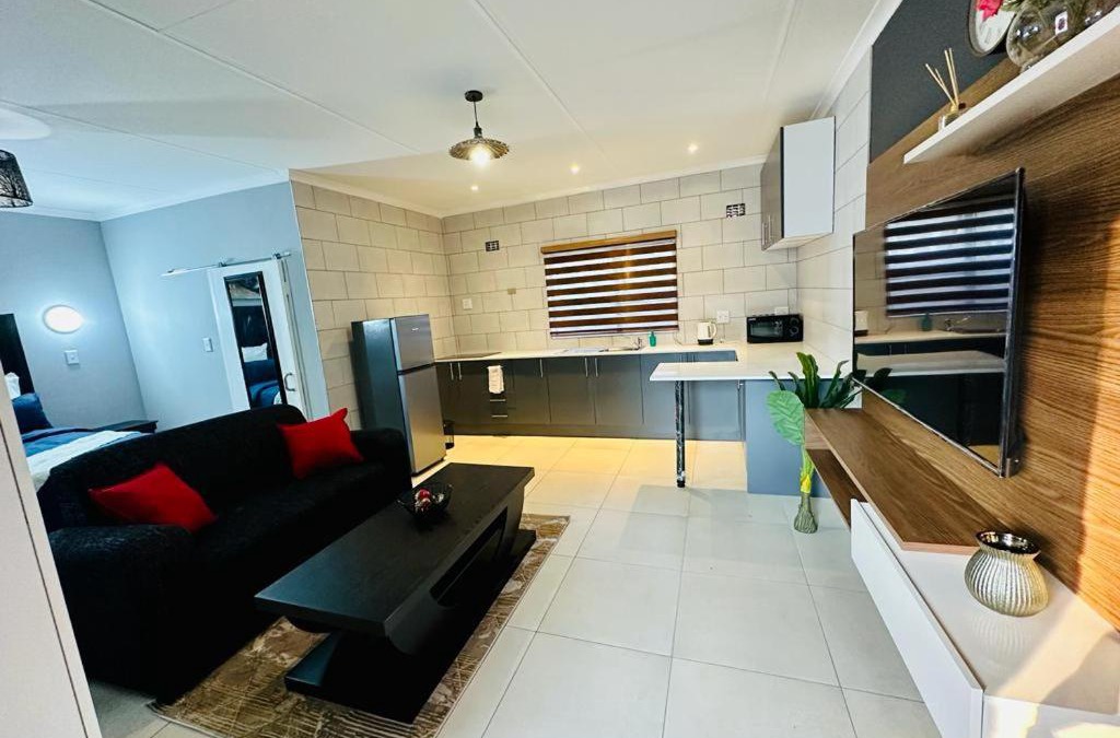 Bezuidenhout Valley Apartment | 6 the Curve Unit 13