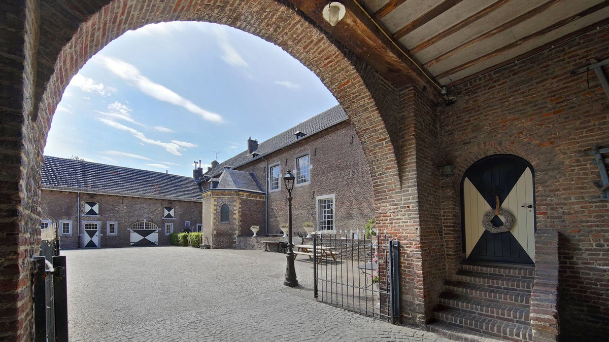 Schinnen Bed & Breakfast | 6 to 12 persons Terborgh Castle Luxury package