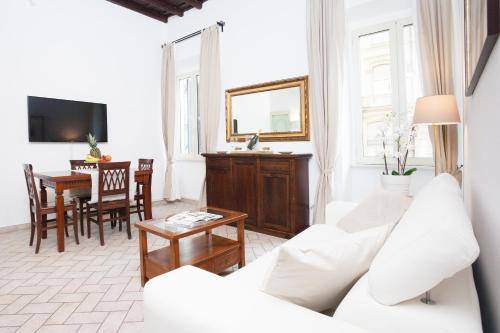 Rione III Colonna Apartment | 60 m² Apartment ∙ 6 guests