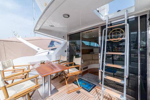 Bari City Centre Boat Rental | 60 m² Houseboat ∙ 2 bedrooms ∙ 4 guests