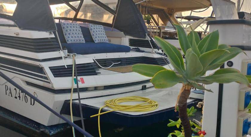 Castellammare Vucciria Boat Rental | 60 m² Houseboat ∙ 2 bedrooms ∙ 4 guests