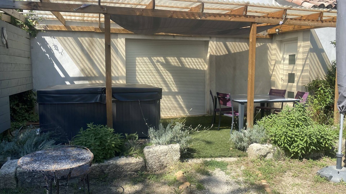 Sagries House | 60 m2 semi-detached house, air-conditioned, in a quiet location 4 km from Uzes;