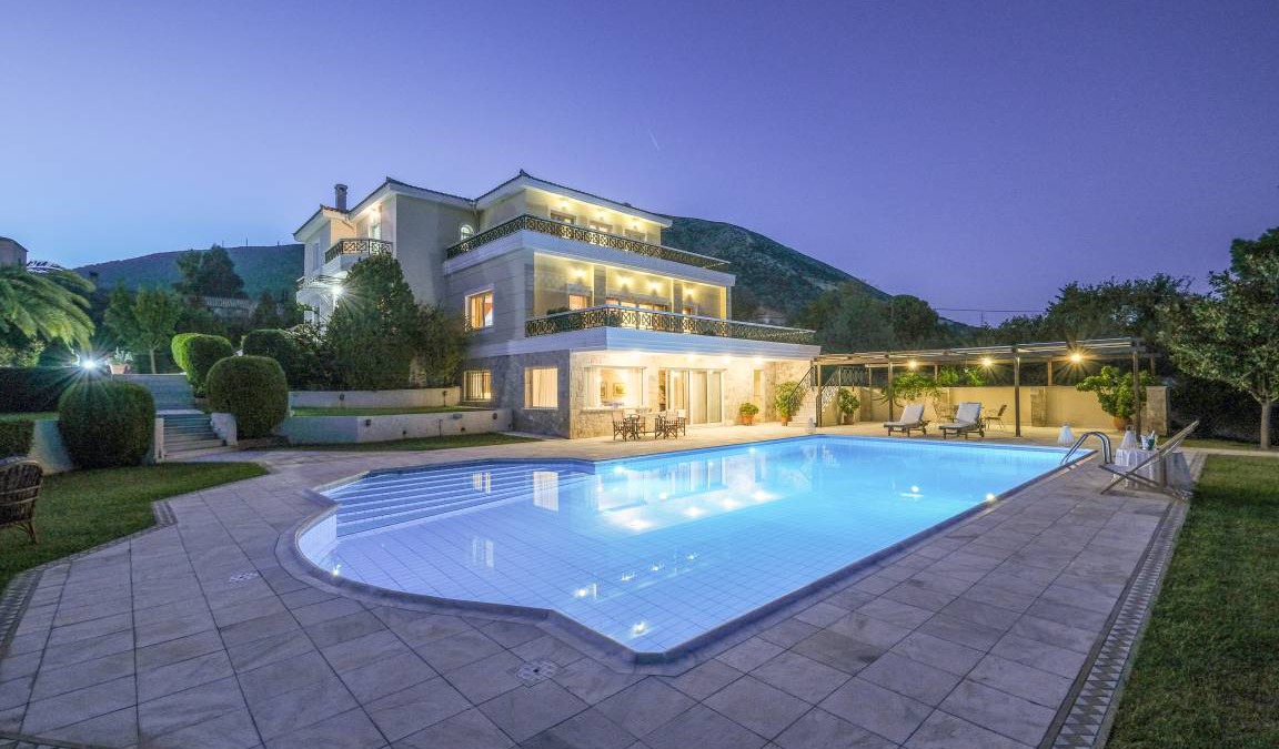 Kropia Villa | 600 m² Villa ∙ 4 bedrooms ∙ 8 guests