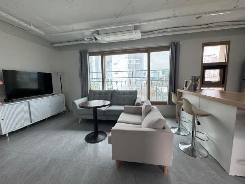Seongsu Apartment | 601, Seongsu Station Jungnangcheon Cherry Blossom Road Han River airport bus