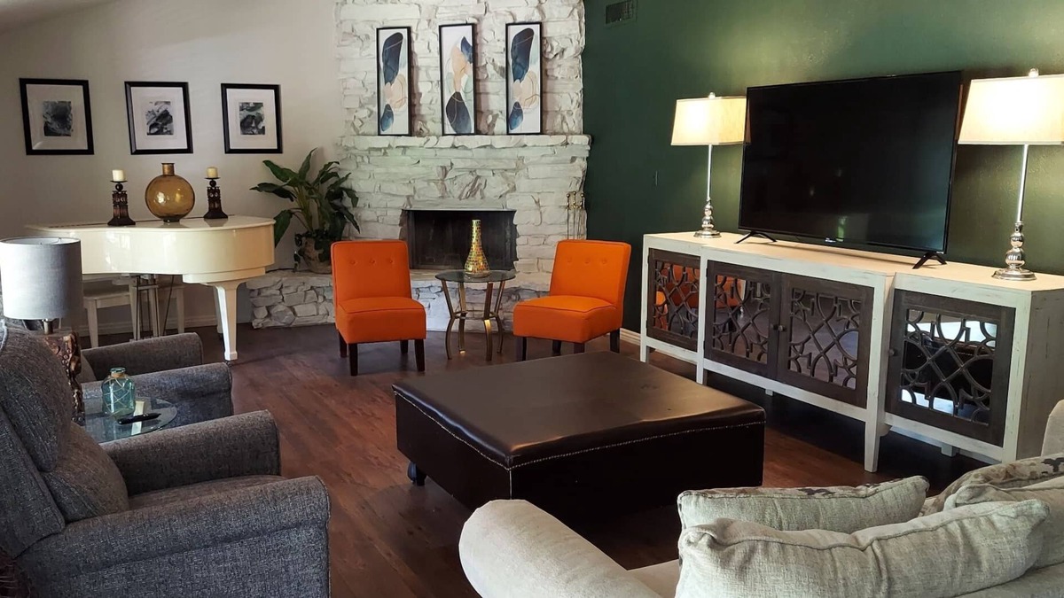 Shreveport House | 6011 On The Ponderosa