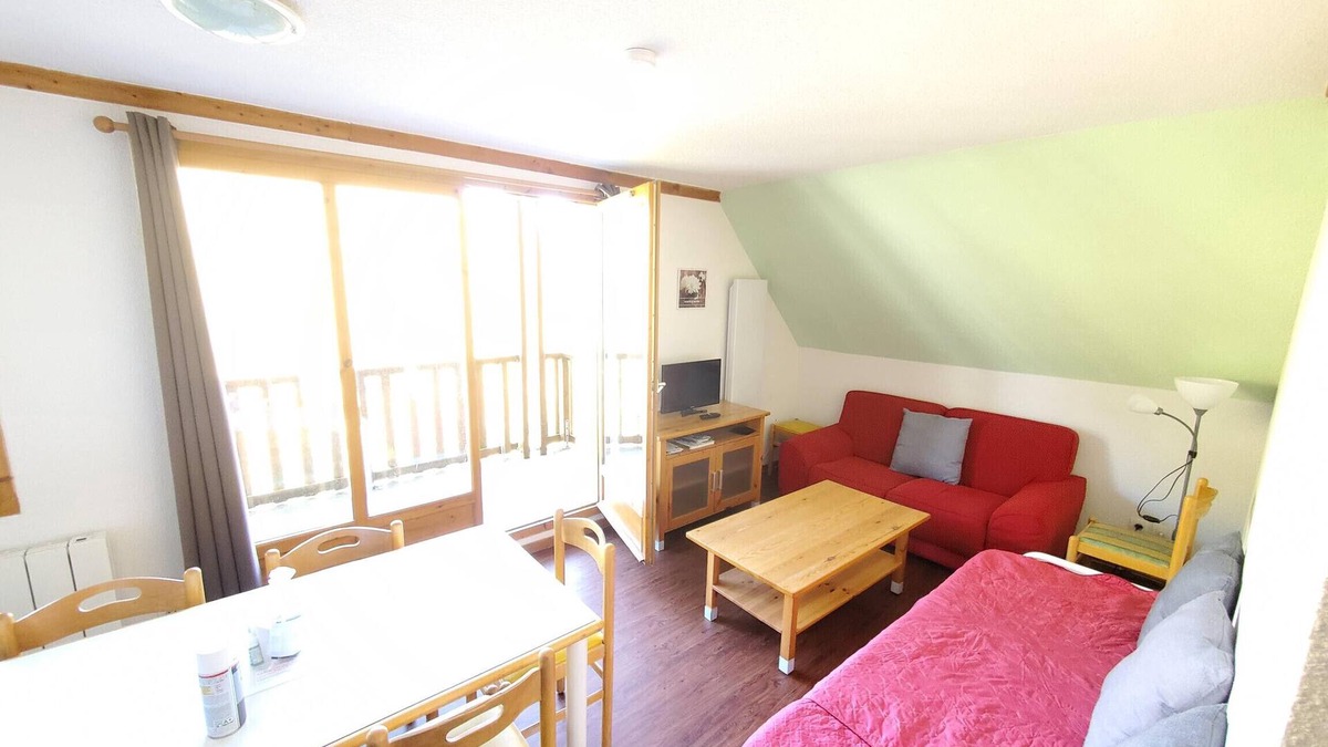 Besse-et-Saint-Anastaise Apartment | 6161B
