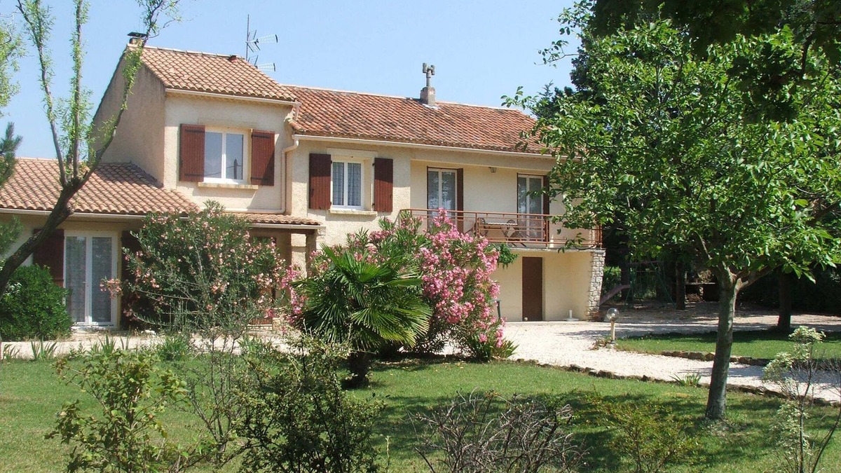 Sarrians Apartment | 61m² apartment, 3-star rating, air-conditioned, in the countryside, large plot, quiet location