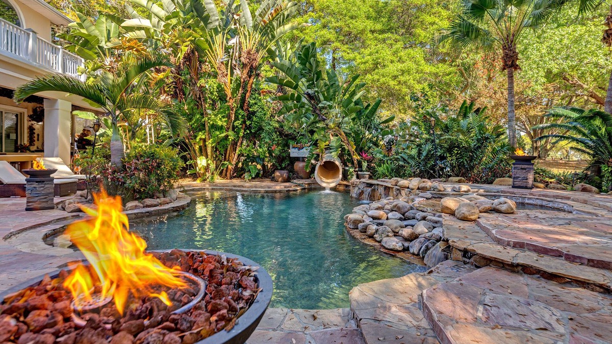 Clermont House | 62 Acre Island - Sleeps 40+!