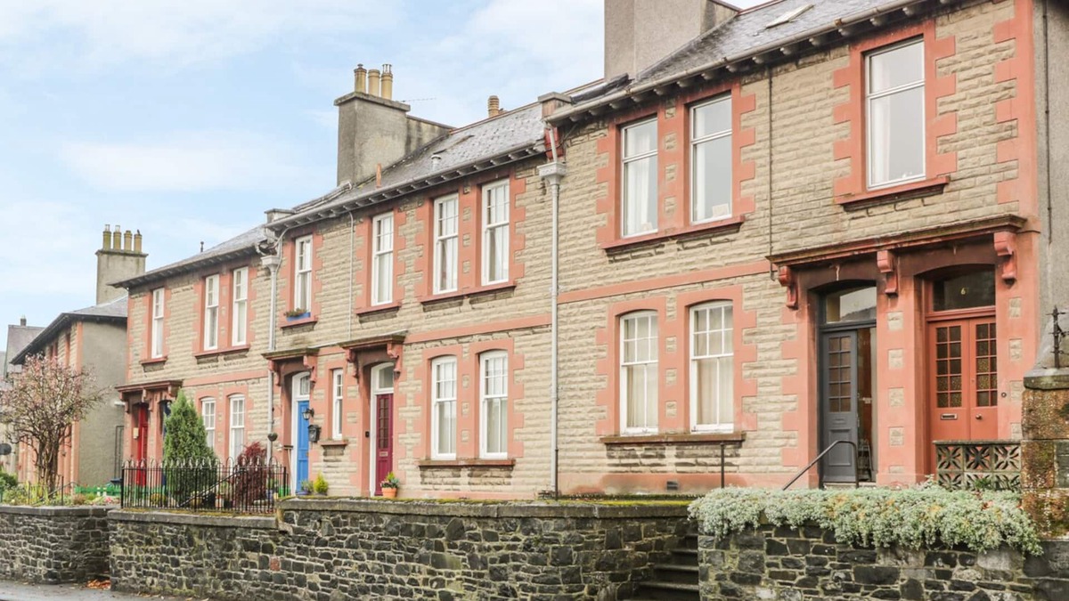 Peebles Cottage | 63 ROSETTA ROAD, family friendly, with a garden in Peebles
