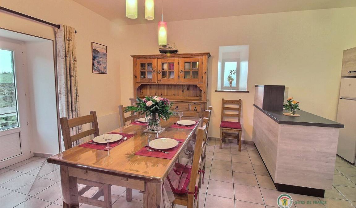 Plougrescant House | 64 m² Gîte ∙ 2 bedrooms ∙ 5 guests