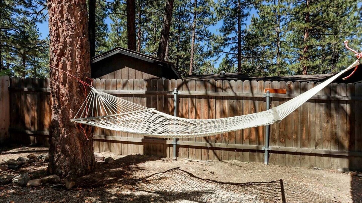 Big Bear Cabin | 648 Double Nichol, fenced backyard