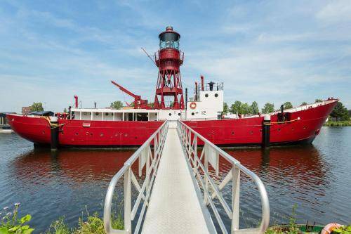 Amsterdam North Boat Rental | 65 m² Houseboat ∙ 2 guests