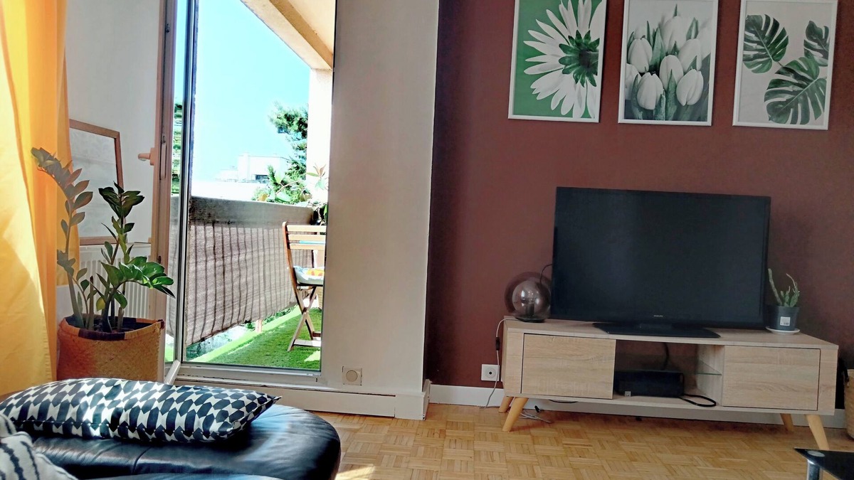 Bondy Apartment | 65m2 Avec Garage, Balcon. Idéal Paris, Disney, CDG