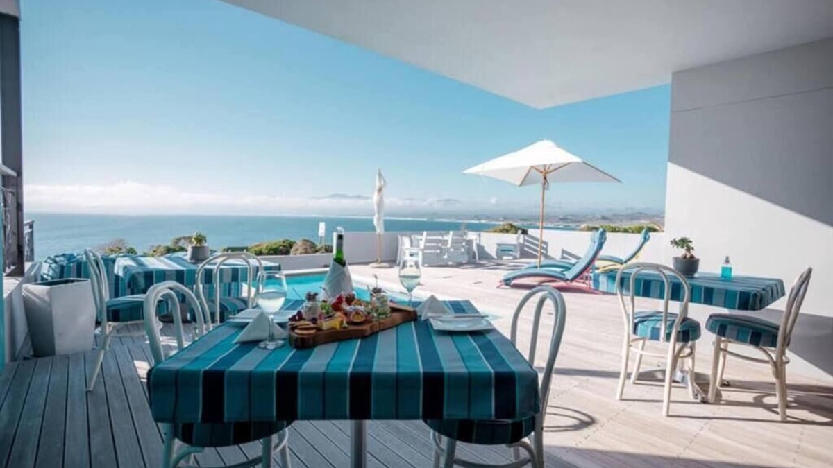 De Kelders Bed & Breakfast | 65onCliff - Langbaai